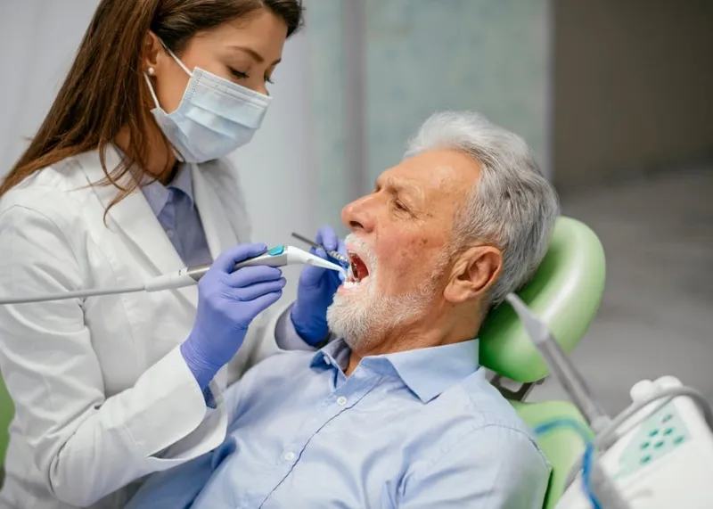 A specialist explains implant and material options to a patient at an Istanbul dental clinic.
