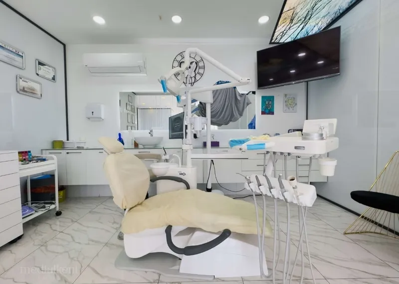 Dental treatment chair and equipment at Medialkent Clinic in Istanbul