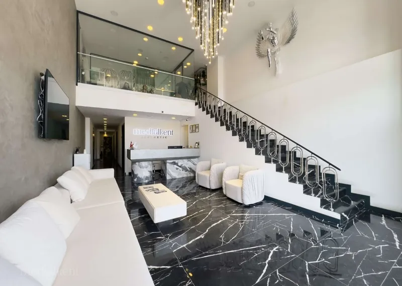 Reception and waiting area at Medialkent Dental Clinic in Istanbul