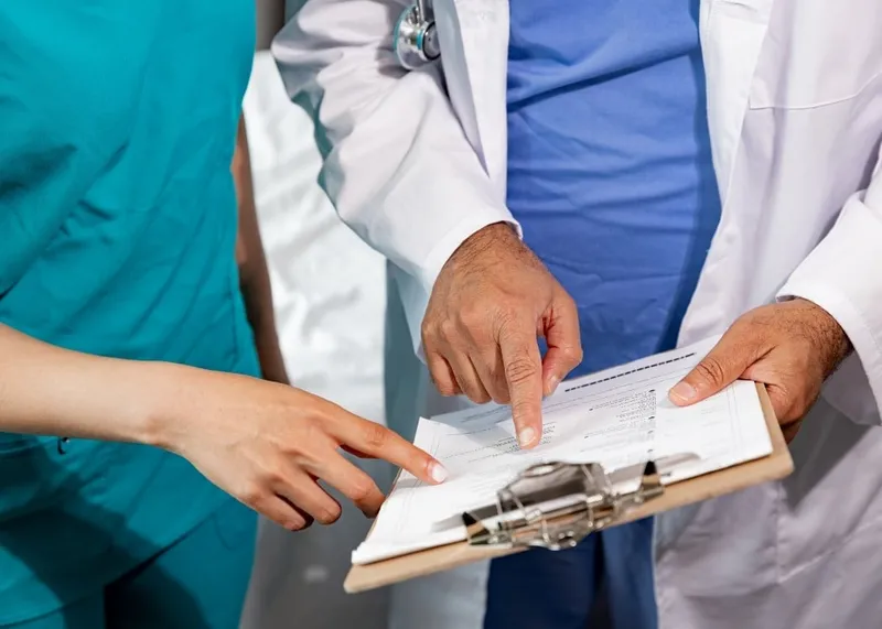 Medical records, consent forms and independent expert reports used as evidence in Istanbul malpractice cases
