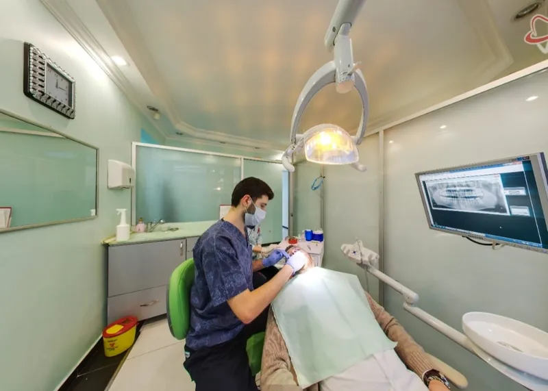 Treatment chair and dental equipment at Uzmanlar Dental Clinic in Istanbul.