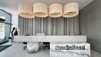 medialkent aesthetic clinic istanbul hair transplant dentist aesthetics botox hospital entrance